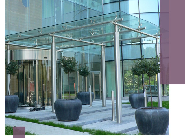 Навесы из стекла на заказ в Кингисеппе — монтаж и установка