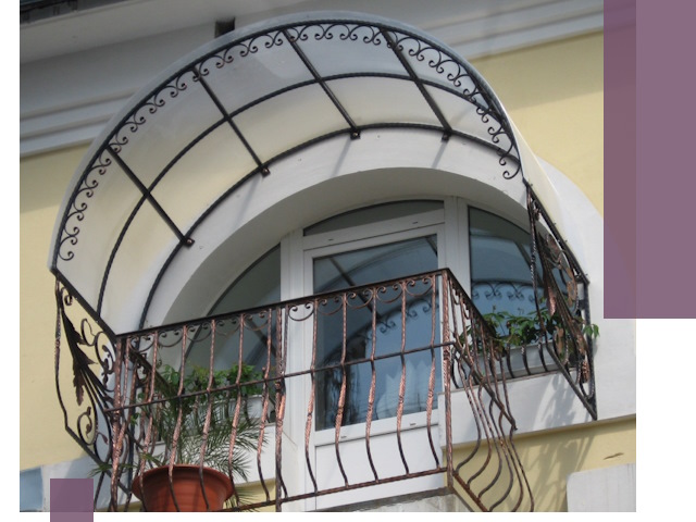 Козырьки над балконом в Кингисеппе — изготовление и монтаж